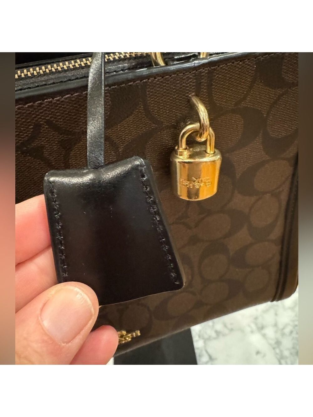 Coach - Zoe Carrycall - Black Leather and Signature Monogram Nice Condition 2019 - Picture 3 of 12